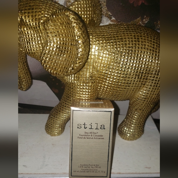 Stila Stay All Day Foundation & Concealer - Picture 4 of 7